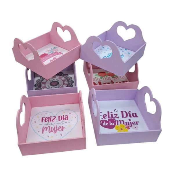 Bandejita madera 14x14   asa corazon- 4270