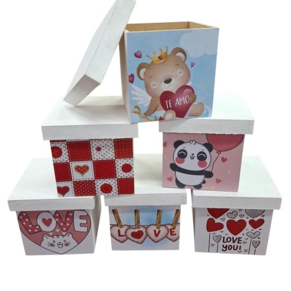 Cajita madera 8x8 con tapa diseño Enamorados- 4274E